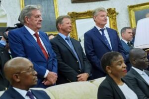 President Trump meet south africa's president in Oval office whitehouse